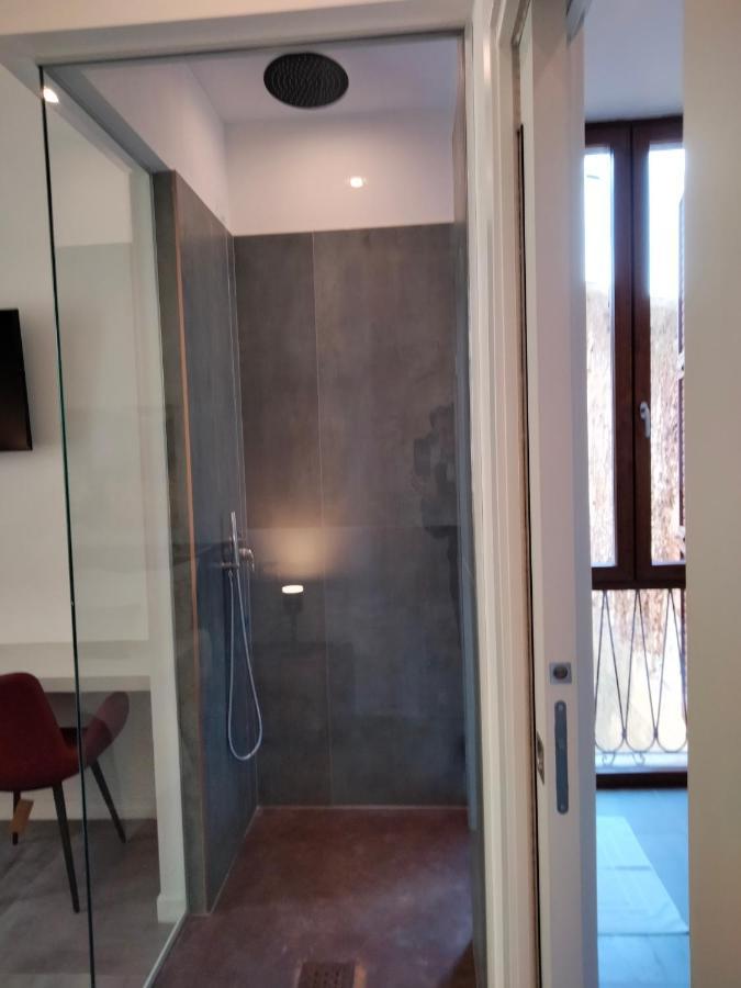 Rooms Corso Porta Nuova เวโรนา ภายนอก รูปภาพ